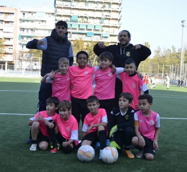 Gran victoria de nuestro pequeños del S9B en campo de la Vila Olímpica por 2 a 4.🎉🎉

¡Felicidades chicos!💥💙

#cesantgabrielS9B
#cesantgabriel 
#posibleloimposible